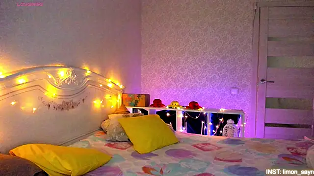 LillyMoure  online show from March 26, 2026, 11:10 pm