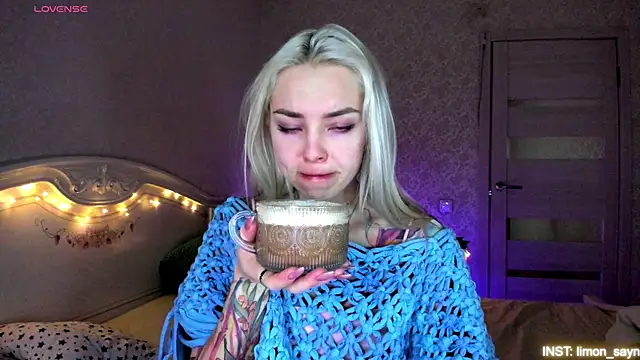 LillyMoure  online show from May 19, 2026, 11:44 pm