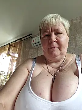 EffectFiona online show from September 15, 2025, 2:33 am