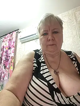 EffectFiona online show from November 3, 2025, 10:53 pm