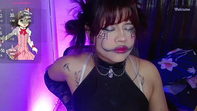 Snapshot of violetagrey_ chatting on October 6, 2025, 11:07 am violetagrey  online show from October 6, 2025, 11:07 am