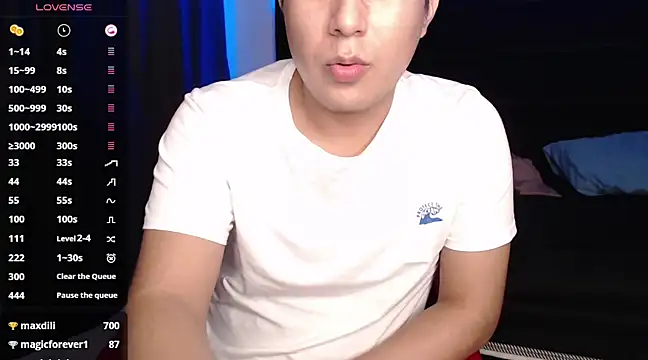 Snapshot of andrewmhilton_ chatting on February 18, 2025, 1:32 am andrewmhilton  online show from February 18, 2025, 1:32 am