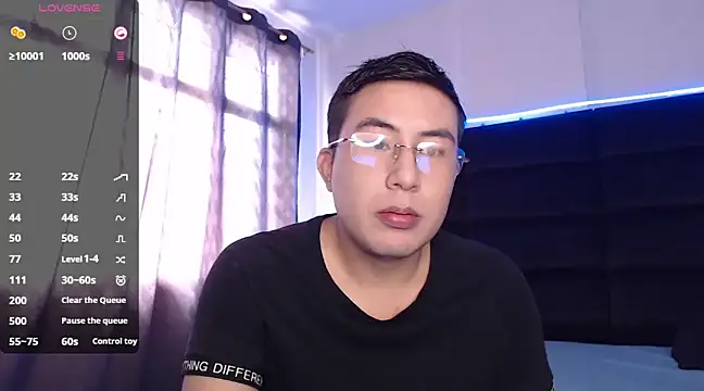 Snapshot of andrewmhilton_ chatting on March 7, 2025, 7:38 pm andrewmhilton  online show from March 7, 2025, 7:38 pm
