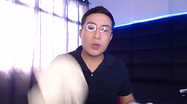 Snapshot of andrewmhilton_ chatting on March 18, 2025, 7:42 pm andrewmhilton  online show from March 18, 2025, 7:42 pm