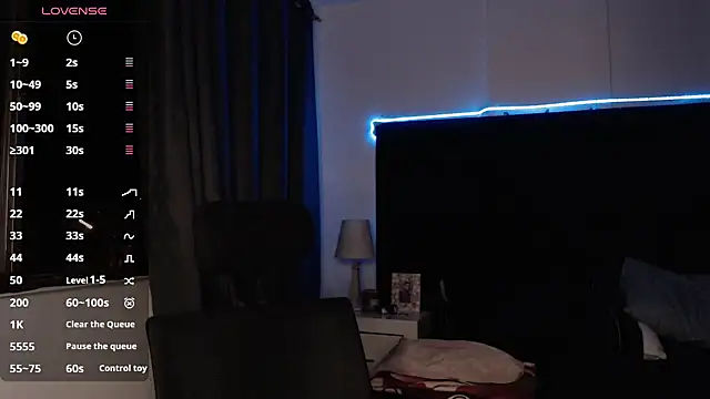 Snapshot of andrewmhilton_ chatting on October 7, 2025, 5:04 am andrewmhilton  online show from October 7, 2025, 5:04 am