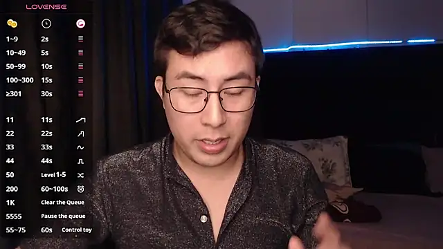 andrewmhilton  online show from November 18, 2025, 7:13 am