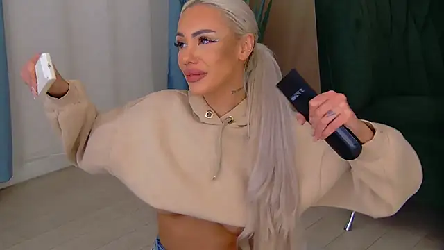 Snapshot of Bailey_Rush chatting on November 7, 2025, 5:24 pm Bailey Rush online show from November 7, 2025, 5:24 pm