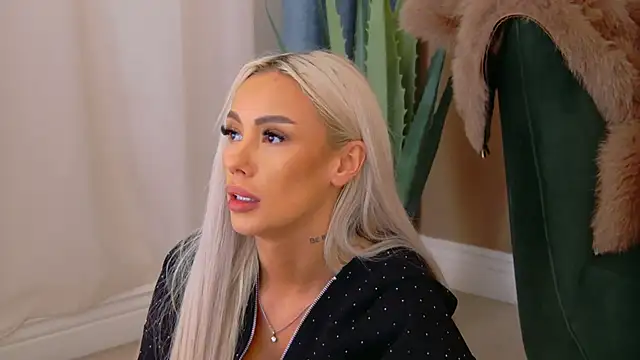 Snapshot of Bailey_Rush chatting on November 19, 2025, 5:57 pm Bailey Rush online show from November 19, 2025, 5:57 pm