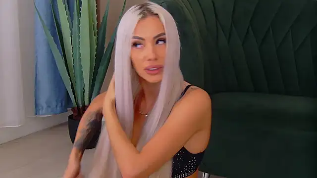 Snapshot of Bailey_Rush chatting on November 27, 2025, 5:26 pm Bailey Rush online show from November 27, 2025, 5:26 pm