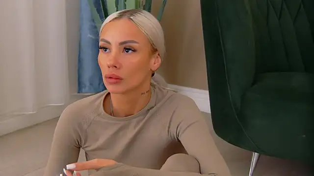 Snapshot of Bailey_Rush chatting on December 5, 2025, 3:52 pm Bailey Rush online show from December 5, 2025, 3:52 pm