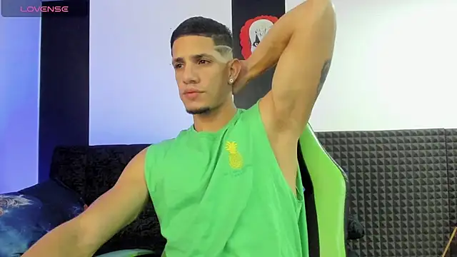 jhonnysnow17 online show from February 4, 2025, 4:15 am