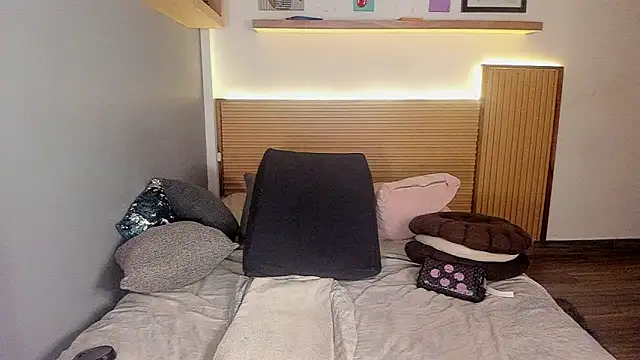 megan dreamsss online show from December 3, 2025, 1:24 am