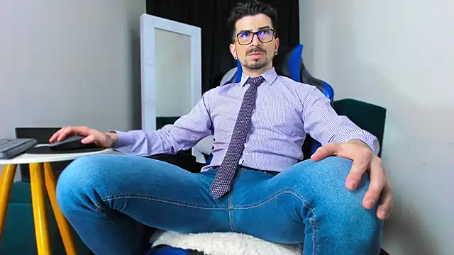 Snapshot of LiamCossio_ chatting on January 11, 2025, 10:51 pm LiamCossio  online show from January 11, 2025, 10:51 pm