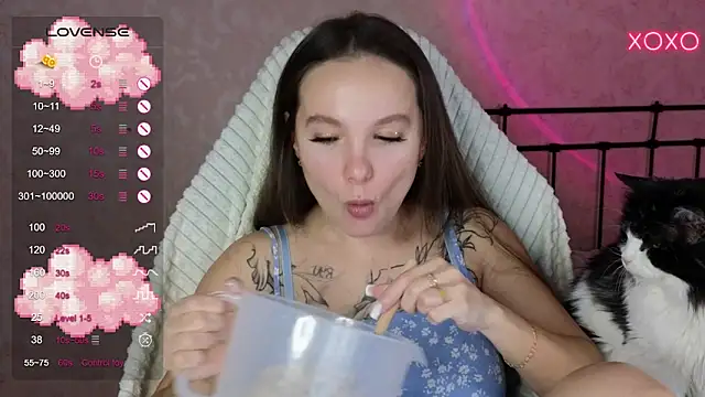 Snapshot of lil_luna_x chatting on February 15, 2025, 12:54 pm lil luna x online show from February 15, 2025, 12:54 pm