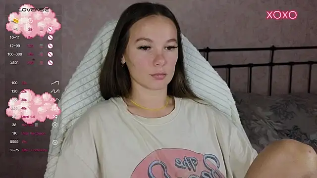 Snapshot of lil_luna_x chatting on September 9, 2025, 8:41 pm lil luna x online show from September 9, 2025, 8:41 pm