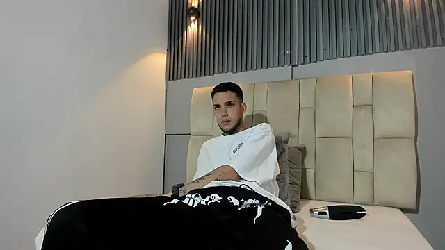 Snapshot of ricardo333 chatting on April 15, 2026, 2:24 pm ricardo333 online show from April 15, 2026, 2:24 pm