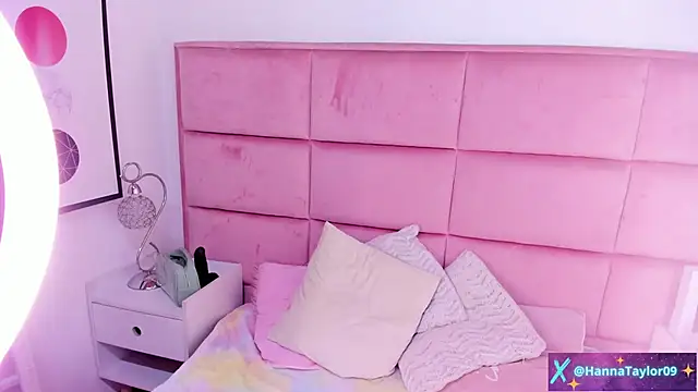 Snapshot of HannaTaylor chatting on December 10, 2024, 5:50 am HannaTaylor online show from December 10, 2024, 5:50 am