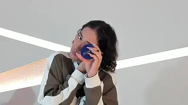 hot little bunny online show from December 26, 2024, 9:15 pm