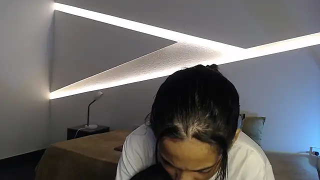 hot little bunny online show from October 8, 2025, 9:56 pm