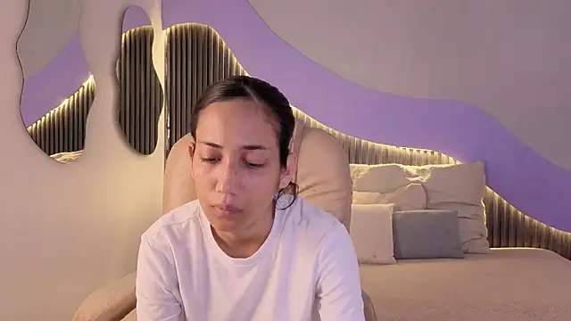 hot little bunny online show from February 5, 2026, 8:57 pm