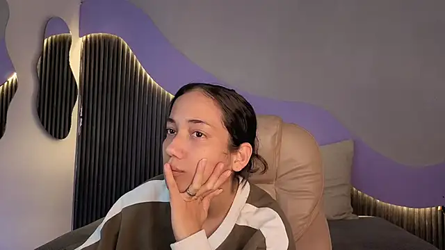 hot little bunny online show from February 22, 2026, 9:46 pm