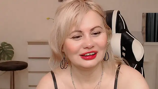 Lola Richie online show from October 12, 2025, 5:50 am