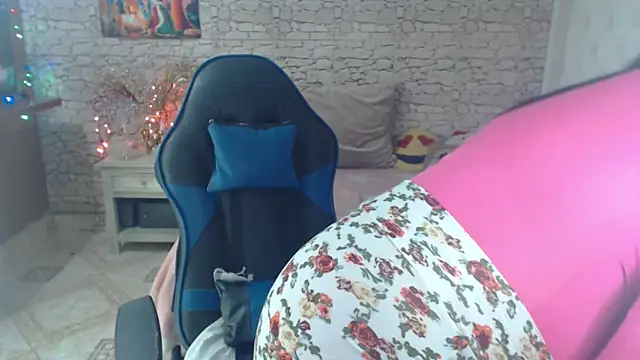 Snapshot of AlissonTyler4u chatting on December 18, 2025, 10:10 am AlissonTyler4u online show from December 18, 2025, 10:10 am