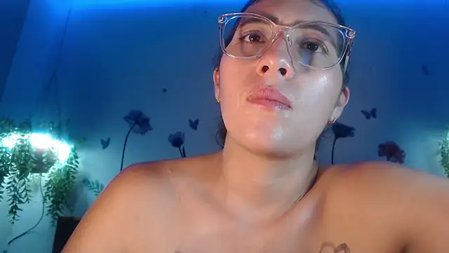 DaMikaela  online show from March 11, 2025, 10:42 pm