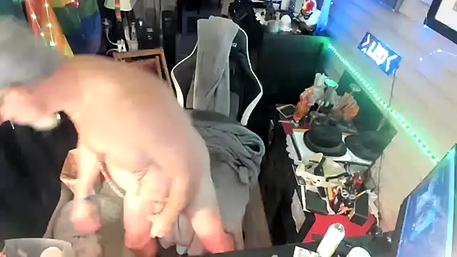 Snapshot of Daddysthick chatting on November 1, 2025, 5:42 am Daddysthick online show from November 1, 2025, 5:42 am