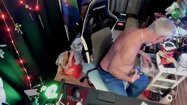 Snapshot of Daddysthick chatting on November 28, 2025, 5:21 am Daddysthick online show from November 28, 2025, 5:21 am