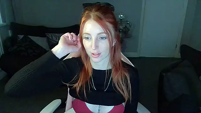 Snapshot of Red_firesquirt chatting on January 6, 2025, 2:25 pm Red firesquirt online show from January 6, 2025, 2:25 pm