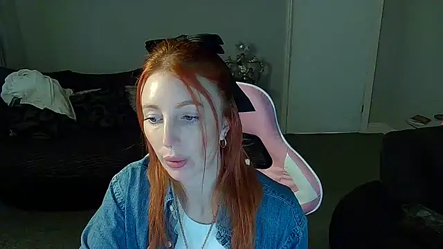 Snapshot of Red_firesquirt chatting on January 13, 2025, 12:13 pm Red firesquirt online show from January 13, 2025, 12:13 pm