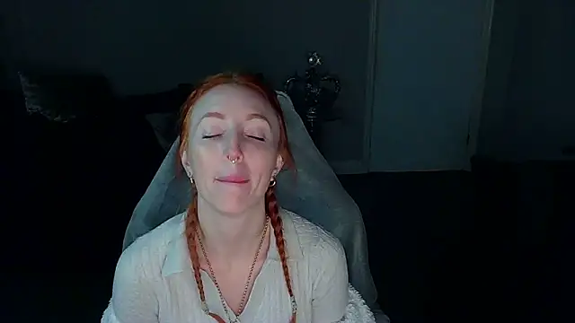 Snapshot of Red_firesquirt chatting on February 4, 2025, 10:55 pm Red firesquirt online show from February 4, 2025, 10:55 pm