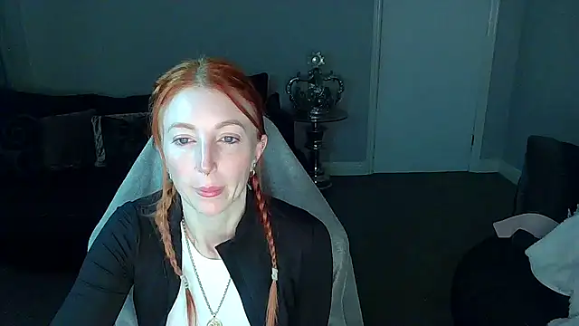 Snapshot of Red_firesquirt chatting on February 5, 2025, 11:28 pm Red firesquirt online show from February 5, 2025, 11:28 pm