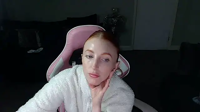 Snapshot of Red_firesquirt chatting on February 12, 2025, 2:43 pm Red firesquirt online show from February 12, 2025, 2:43 pm