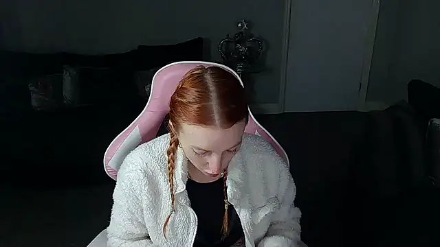 Snapshot of Red_firesquirt chatting on February 20, 2025, 3:30 pm Red firesquirt online show from February 20, 2025, 3:30 pm