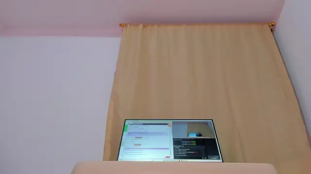 Snapshot of soyamandaa_ chatting on December 8, 2024, 12:18 am soyamandaa  online show from December 8, 2024, 12:18 am