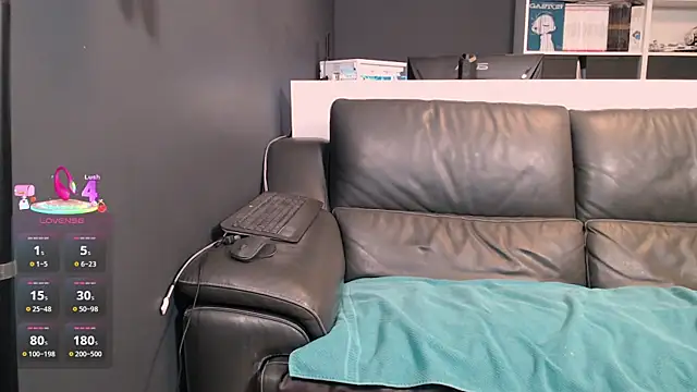 Snapshot of Lili-Bertine chatting on September 29, 2025, 1:49 pm Lili-Bertine online show from September 29, 2025, 1:49 pm