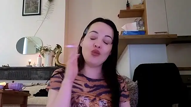 Lilie romeo online show from February 28, 2025, 4:10 pm