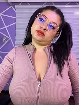 Snapshot of MiiaaJoness chatting on May 4, 2026, 4:25 pm MiiaaJoness online show from May 4, 2026, 4:25 pm