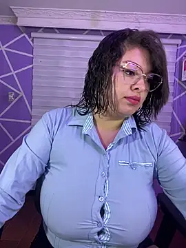 Snapshot of MiiaaJoness chatting on May 27, 2026, 3:42 pm MiiaaJoness online show from May 27, 2026, 3:42 pm