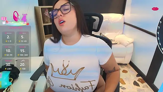 CelesteBrucee online show from February 13, 2025, 11:58 pm