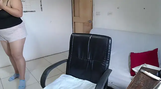 girl milk2 online show from March 6, 2025, 12:09 pm