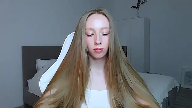 Luna insniity online show from September 15, 2025, 6:52 pm