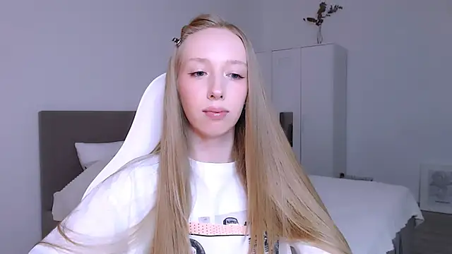 Luna insniity online show from November 30, 2025, 8:24 pm