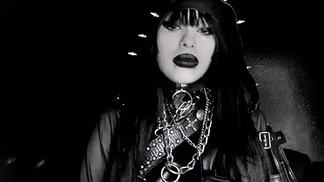 XXIOUX online show from April 20, 2026, 3:26 pm