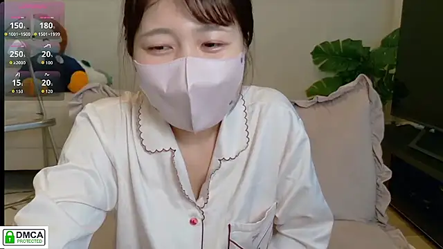 SUZU  online show from February 20, 2026, 10:43 pm