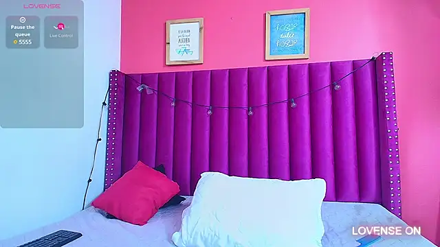 Snapshot of littlee_emilyy_ chatting on December 12, 2024, 3:05 pm littlee emilyy  online show from December 12, 2024, 3:05 pm