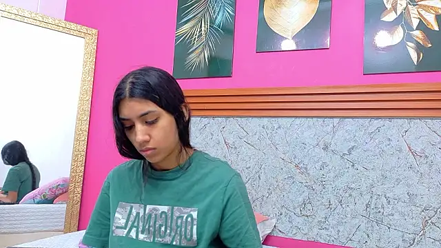 Snapshot of littlee_emilyy_ chatting on March 17, 2026, 12:52 pm littlee emilyy online show from March 17, 2026, 12:52 pm