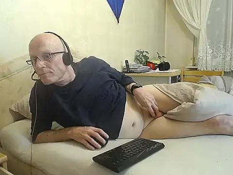 Snapshot of HornyRalfi55 chatting on February 11, 2026, 5:07 pm HornyRalfi55 online show from February 11, 2026, 5:07 pm